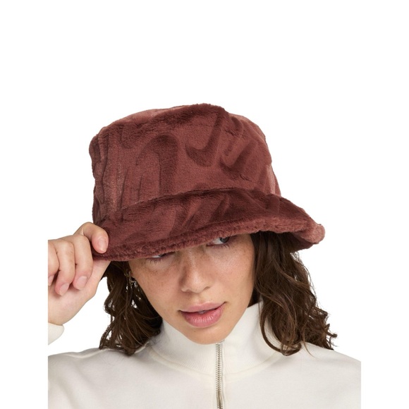 Nike Accessories - Nike Apex Bucket Hat